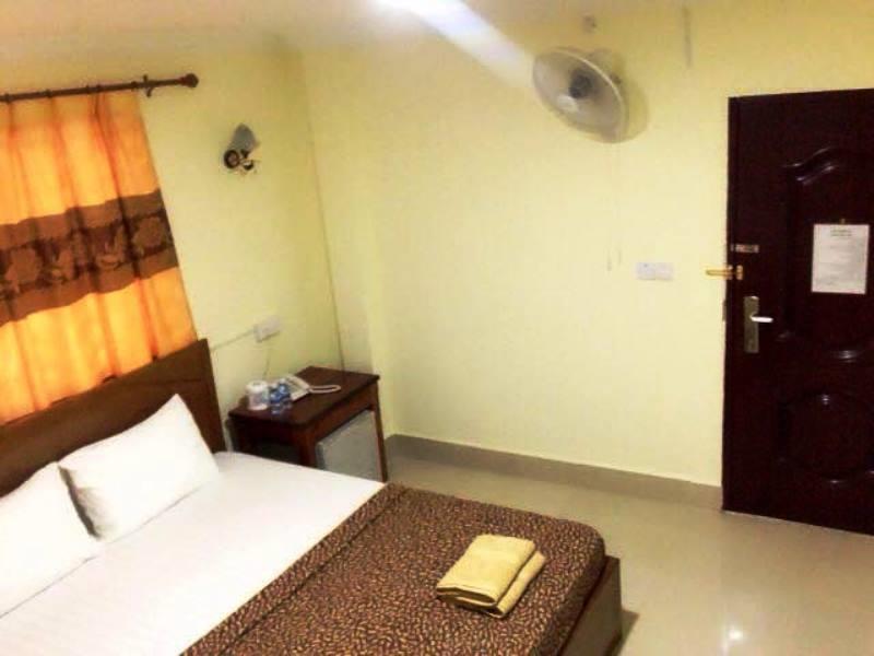 First Hotel Баттамбанг Экстерьер фото
