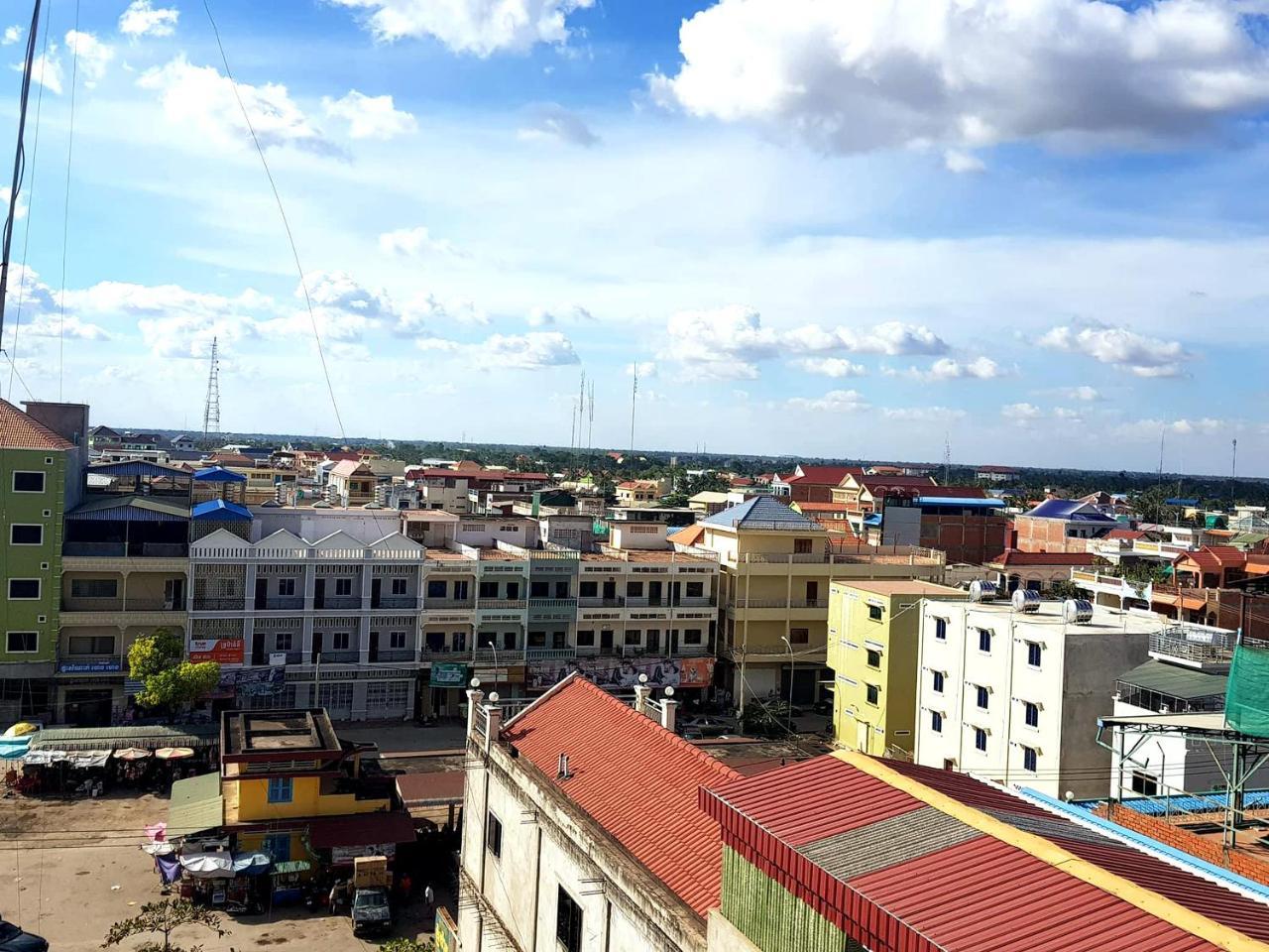 First Hotel Баттамбанг Экстерьер фото